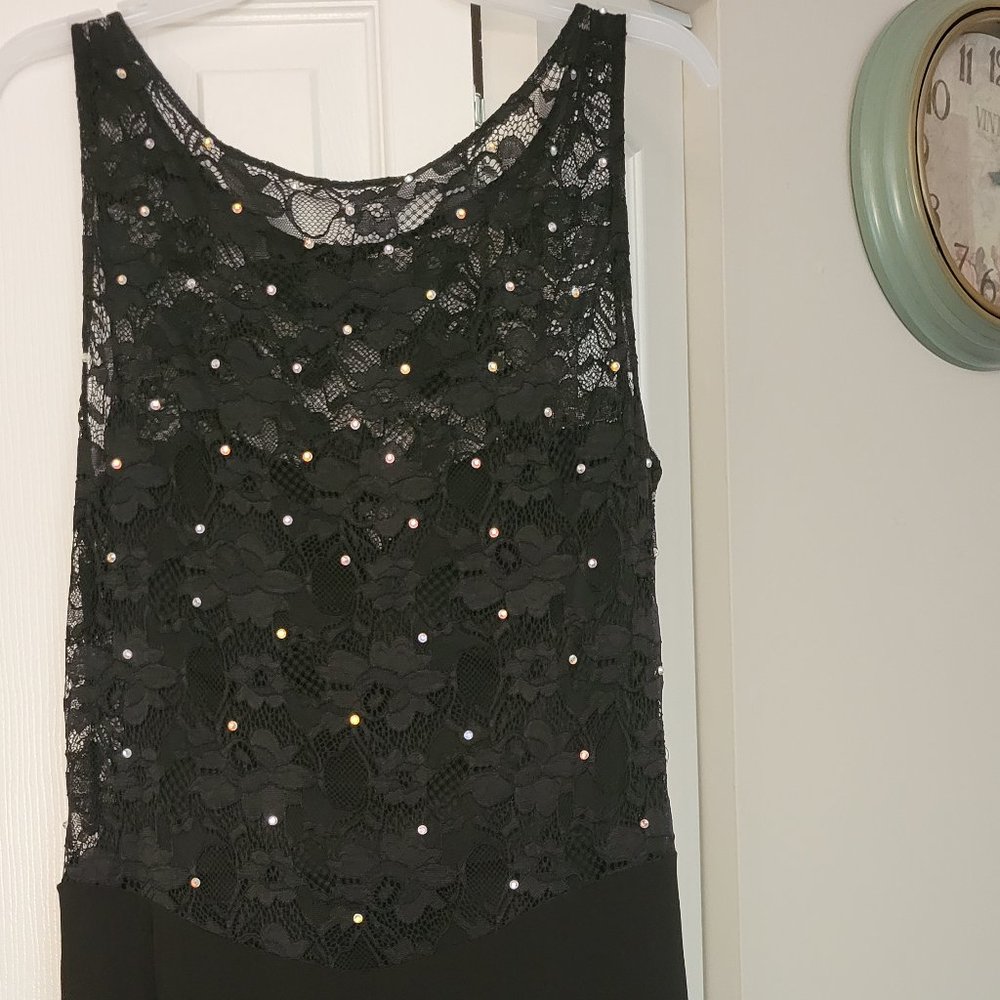 Dresses - Picture 7 of 16